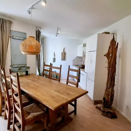 Wunderschoene Und Zentrumsnahe 75 Qm アパート